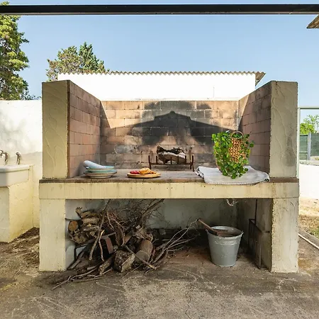 Casa Valsimon, Indipendente Immersa In Grande Giardino Con Barbecue Pula
